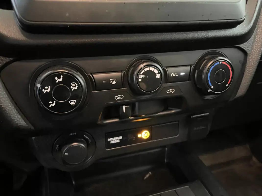 Isuzu D-Max 2023 - 32950 EUR, 32000 km - AUTO.MOTO.pt - 32000km - foto 23 de 26