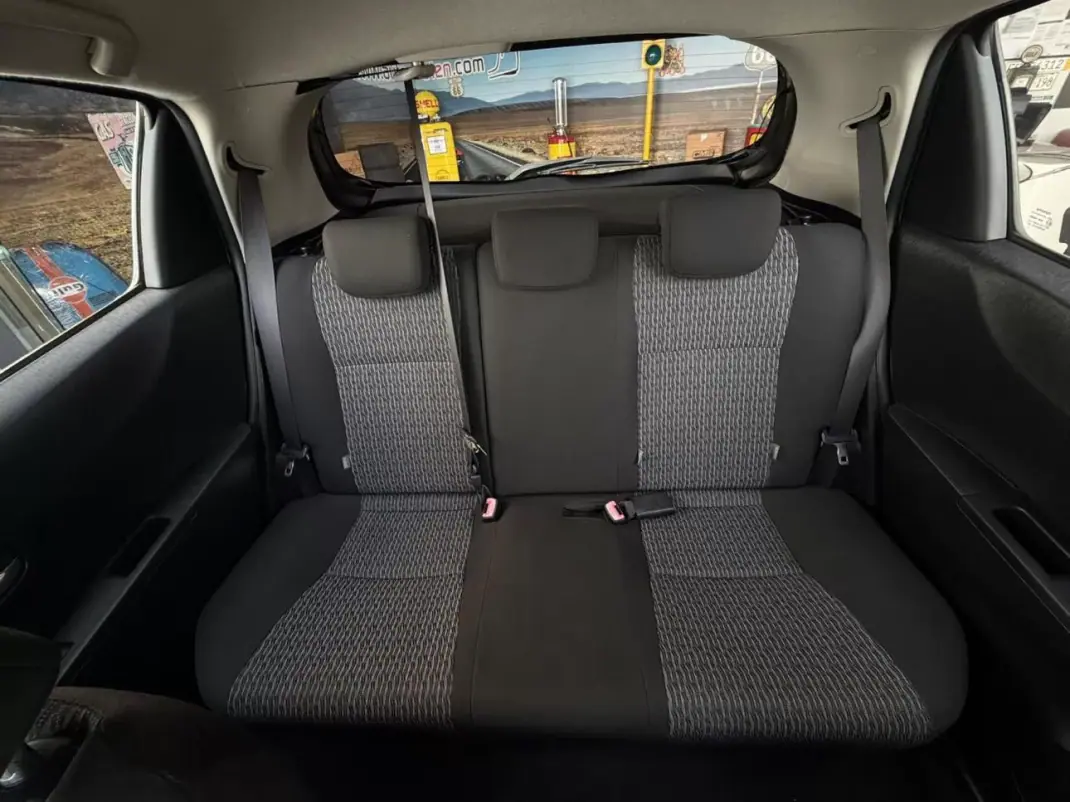 Toyota Yaris 2014 - 13500 EUR, 125000 km - AUTO.MOTO.pt - 125000km - foto 17 de 21