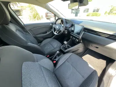 Renault Clio 2021 - 14990 EUR, 143100 km - AUTO.MOTO.pt - 143100km - foto 9 de 15