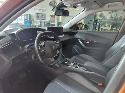 Peugeot e-2008 2020 - 16800 EUR, 98000 km - AUTO.MOTO.pt - 98000km - foto 10 de 23