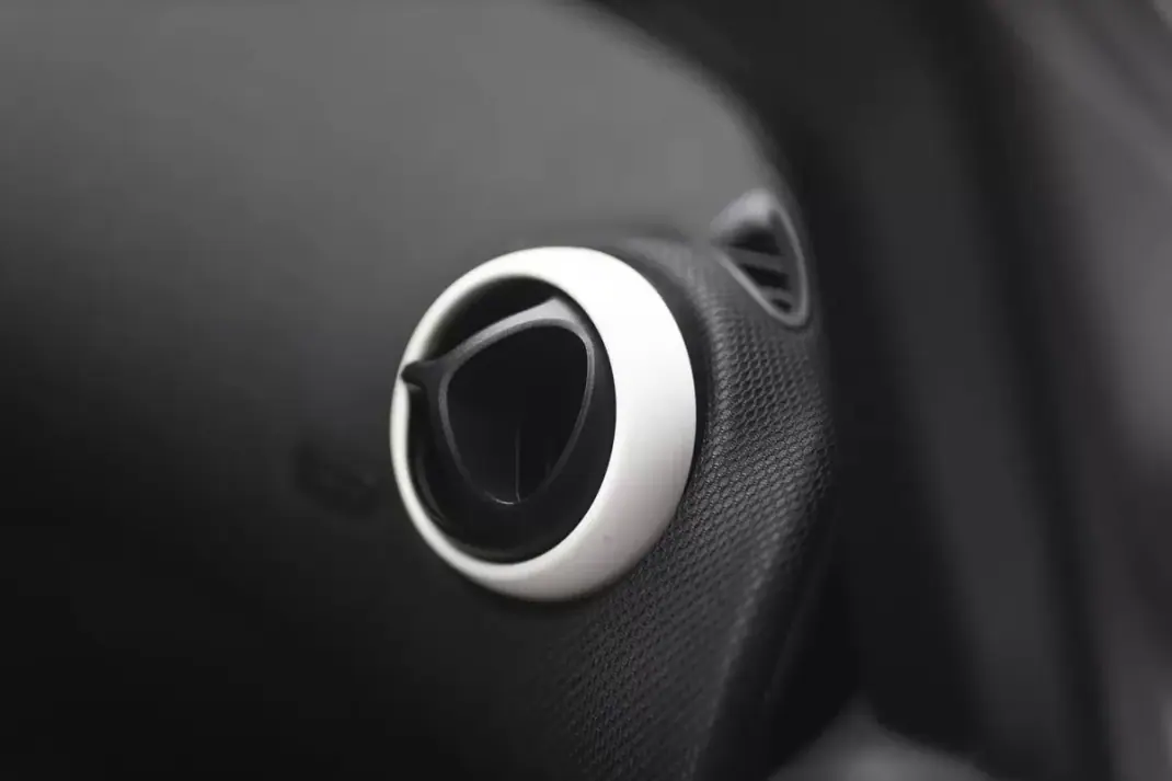 Smart ForFour 2015 - 9500 EUR, 155670 km - AUTO.MOTO.pt - 155670km - foto 17 de 36