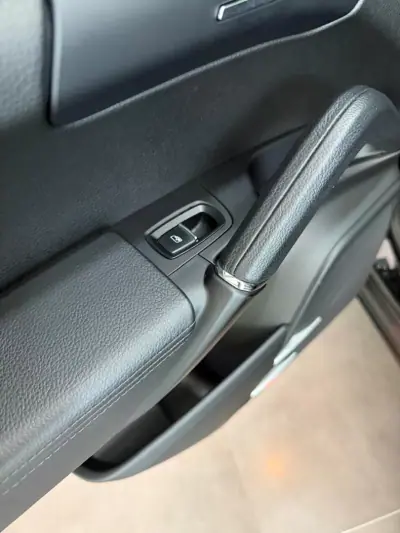 Porsche Cayenne 2016 - 34000 EUR, 280000 km - AUTO.MOTO.pt - 280000km - foto 21 de 23