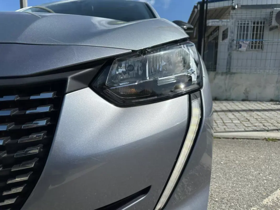 Peugeot 208 2023 - 16900 EUR, 27566 km - AUTO.MOTO.pt - 27566km - foto 11 de 36