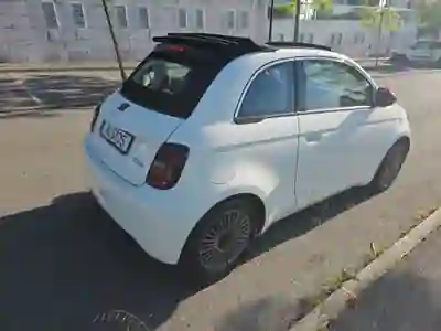 Fiat 500e C 2021 - 14250 EUR, 75000 km - AUTO.MOTO.pt - 75000km - foto 14 de 26