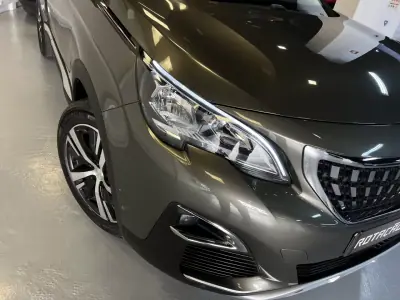 Peugeot 3008 2019 - 12990 EUR, 115000 km - AUTO.MOTO.pt - 115000km - foto 35 de 43