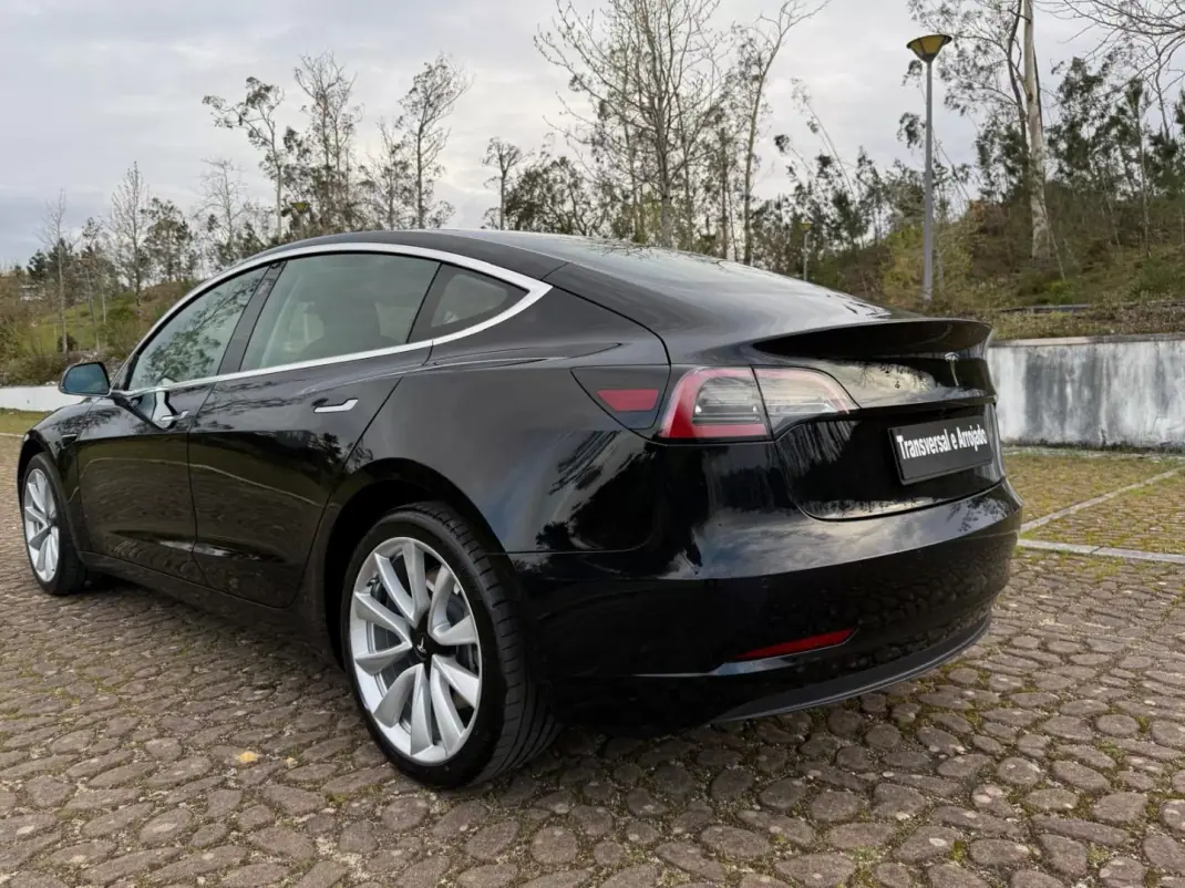 Tesla Model 3 2020 - 21500 EUR, 106000 km - AUTO.MOTO.pt - 106000km - foto 13 de 18