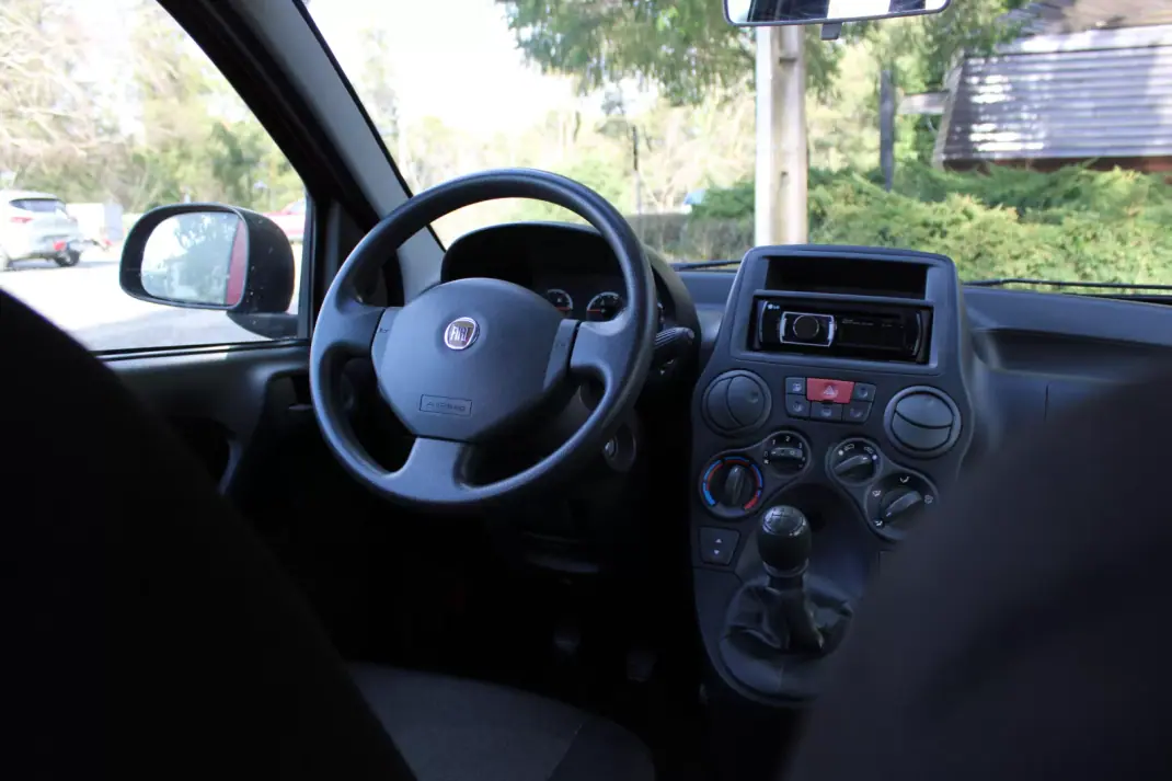 Fiat Panda 2010 - 4500 EUR, 114357 km - AUTO.MOTO.pt - 114357km - foto 15 de 23