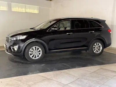 Kia Sorento 2015 - 16000 EUR, 175000 km - AUTO.MOTO.pt - 175000km - foto 4 de 22