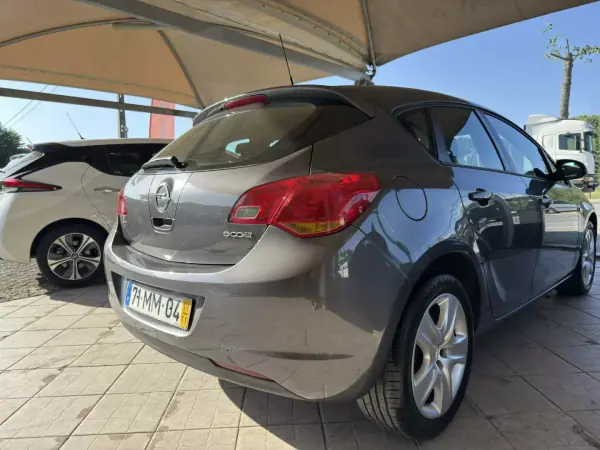 Opel Astra 2011 - 6450 EUR, 250730 km - AUTO.MOTO.pt - 250730km - foto 8 de 26