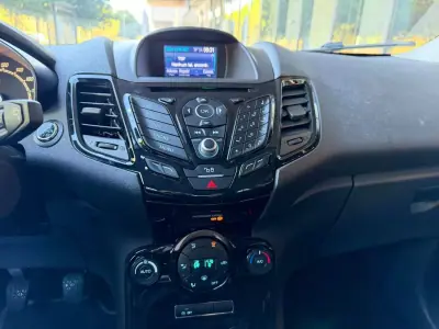 Ford Fiesta 2016 - 7450 EUR, 136079 km - AUTO.MOTO.pt - 136079km - foto 10 de 15