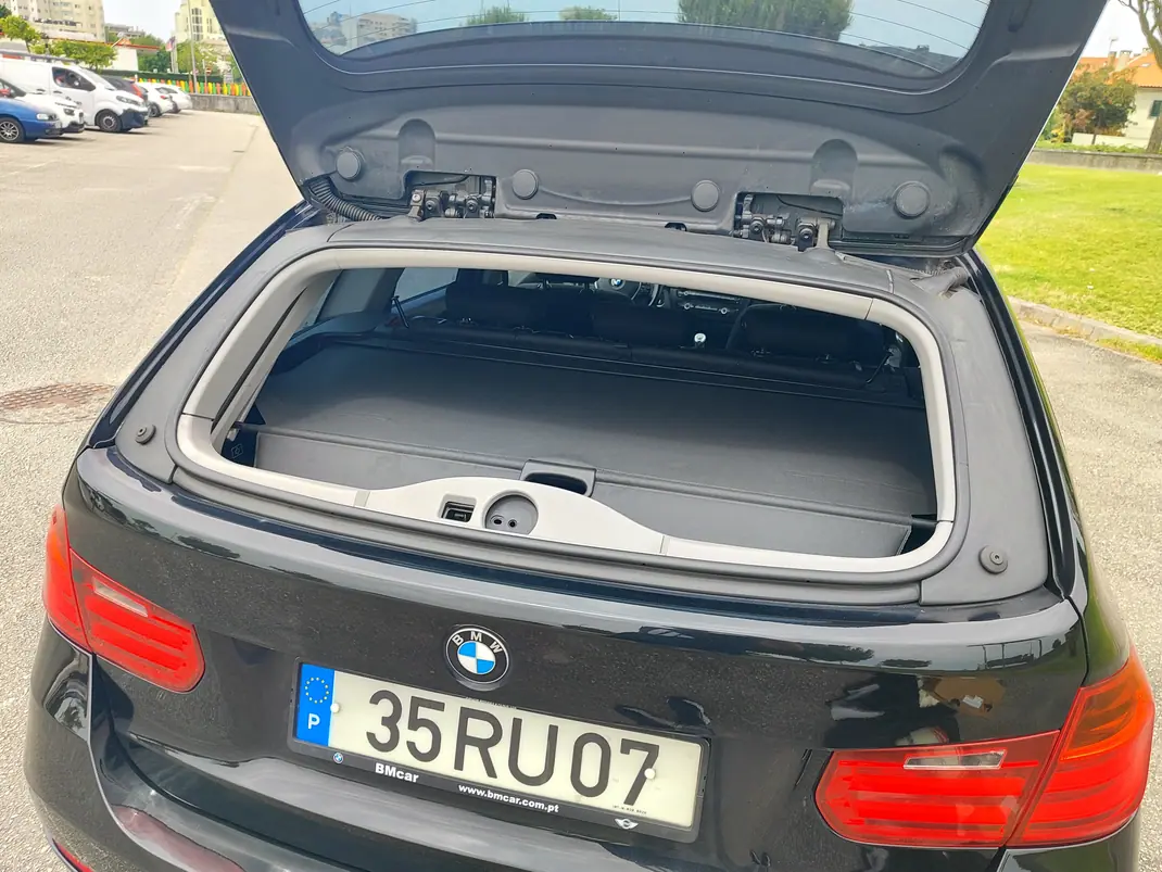 BMW 318 2013 - 9500 EUR, 324000 km - AUTO.MOTO.pt - 324000km - foto 11 de 12