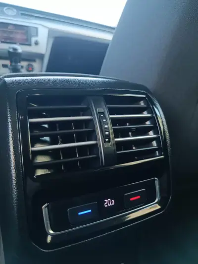Volkswagen Passat Variant 2015 - 12490 EUR, 202331 km - 202331km - foto 19 de 21