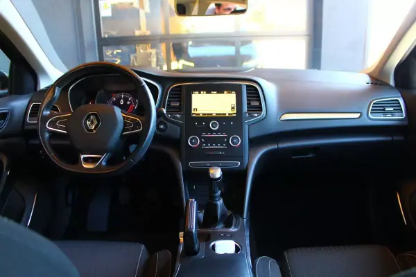 Renault Mégane Sport Tourer 2018 - 10750 EUR, 189000 km - AUTO.MOTO.pt - 189000km - foto 7 de 10