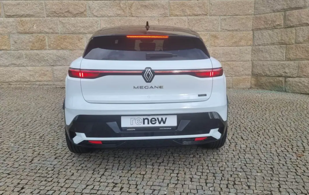 Renault Mégane E-Tech 2024 - 39000 EUR, 15500 km - AUTO.MOTO.pt - 15500km - foto 7 de 33
