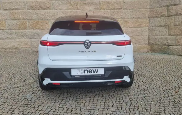 Renault Mégane E-Tech 2024 - 39000 EUR, 15500 km - AUTO.MOTO.pt - 15500km - foto 7 de 33