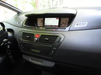 Citroën C4 Grand Picasso 2010 - 3490 EUR, 330000 km - AUTO.MOTO.pt - 330000km - foto 26 de 40