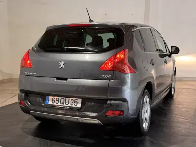 Peugeot 3008 2011 - 7900 EUR, 218000 km - AUTO.MOTO.pt - 218000km - foto 5 de 22