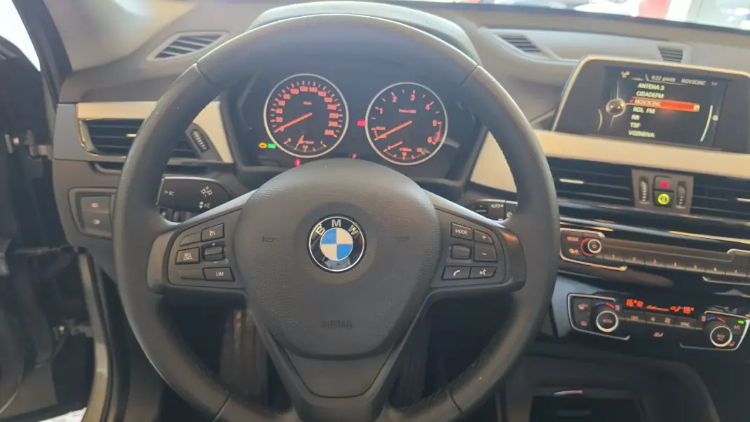 BMW X1 2016 - 22500 EUR, 76896 km - AUTO.MOTO.pt - 76896km - foto 38 de 61
