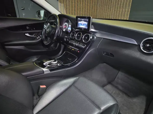 Mercedes-Benz C 180 2016 — photo 3 of 20