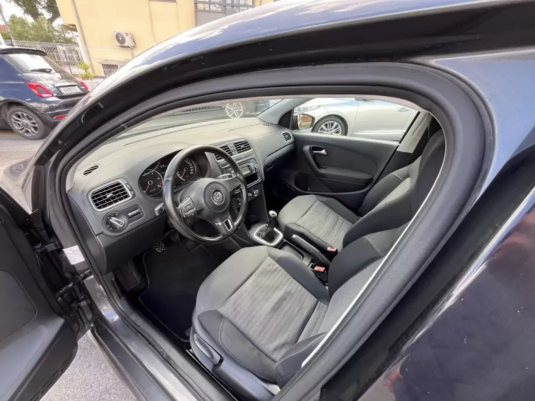 Volkswagen Polo 2009 - 6750 EUR, 237000 km - AUTO.MOTO.pt - 237000km - foto 21 de 41