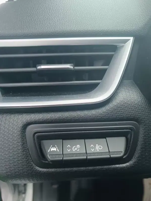 Renault Clio 2020 - 13990 EUR, 94621 km - AUTO.MOTO.pt - 94621km - foto 9 de 16