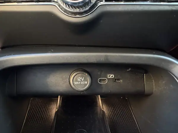 Volvo XC 40 2021 - 29500 EUR, 116000 km - AUTO.MOTO.pt - 116000km - foto 47 de 51
