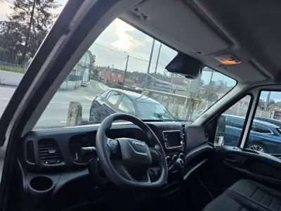 Iveco Daily 35 S14 2.3 D PLATAFORMA 2023 - 24999 EUR, 110000 km - AUTO.MOTO.pt - 110000km - foto 6 de 17