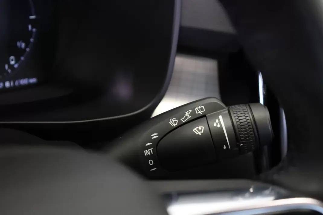 Volvo XC 40 2022 - 28990 EUR, 98750 km - AUTO.MOTO.pt - 98750km - foto 50 de 51