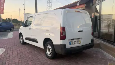 Peugeot PARTNER GIRAFON 2020 - 12990 EUR, 130000 km - AUTO.MOTO.pt - 130000km - foto 9 de 23