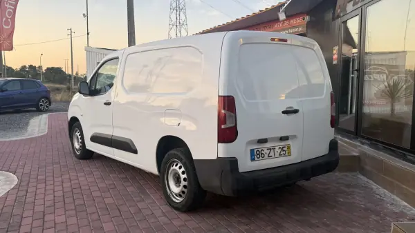 Peugeot Partner 2020 - 12990 EUR, 130000 km - AUTO.MOTO.pt - 130000km - foto 9 de 23