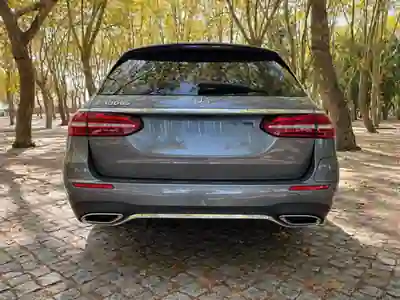 Mercedes-Benz E 300 2021 — foto 3 de 14