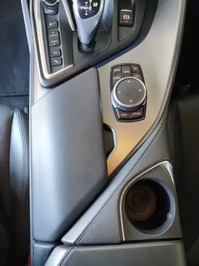 BMW i8 2017 - 65500 EUR, 96600 km - AUTO.MOTO.pt - 96600km - foto 33 de 38