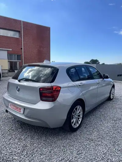 BMW 116 2015 - 12500 EUR, 282236 km - AUTO.MOTO.pt - 282236km - foto 4 de 9
