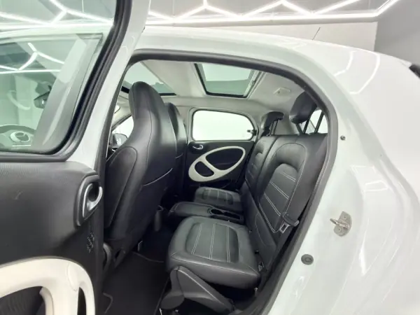 Smart ForFour 2015 - 8250 EUR, 144000 km - AUTO.MOTO.pt - 144000km - foto 9 de 21
