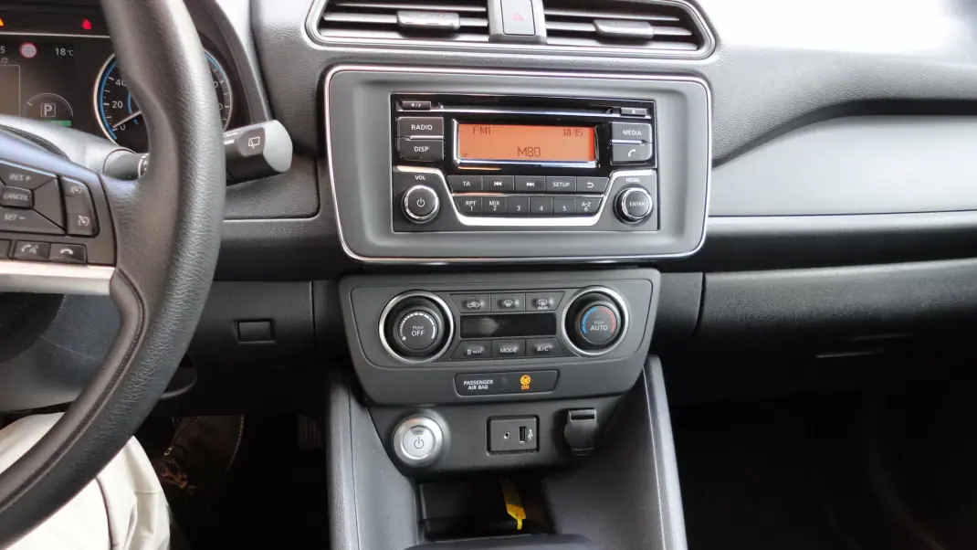 Nissan Leaf 2021 - 14900 EUR, 44768 km - AUTO.MOTO.pt - 44768km - foto 10 de 23
