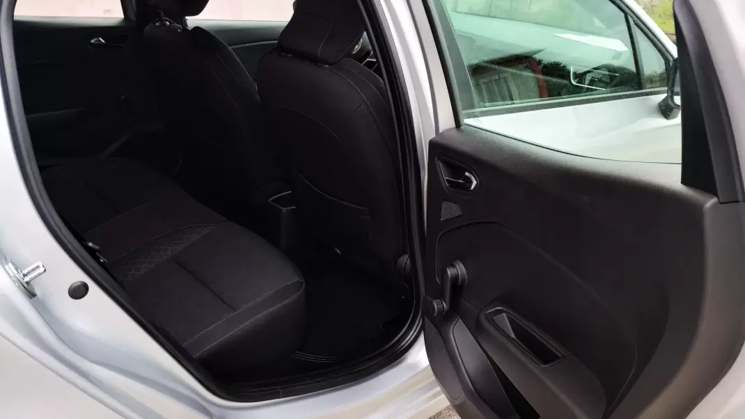 Renault Clio 2020 - 13500 EUR, 149999 km - AUTO.MOTO.pt - 149999km - foto 19 de 37