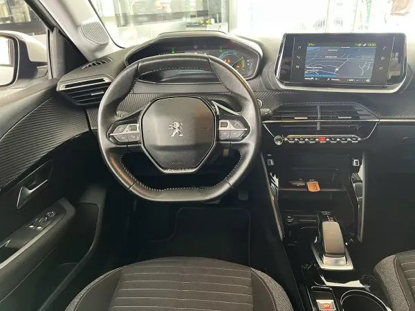 Peugeot e-208 2020 - 16800 EUR, 25181 km - 25181km - foto 9 de 24