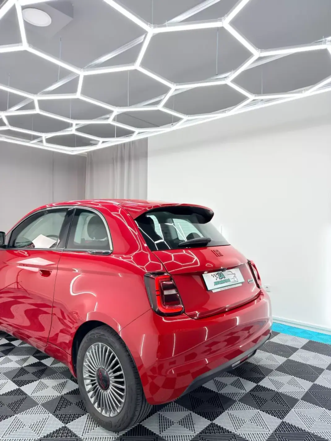 Fiat 500e 2023 - 13250 EUR, 22000 km - AUTO.MOTO.pt - 22000km - foto 6 de 24