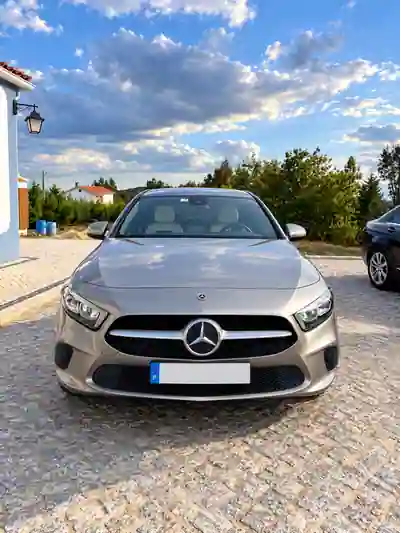 Mercedes-Benz A 180 Limousine 2020 — foto 2 de 12