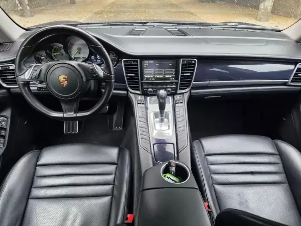 Porsche Panamera 2015 - 38499 EUR, 165000 km - AUTO.MOTO.pt - 165000km - foto 35 de 39