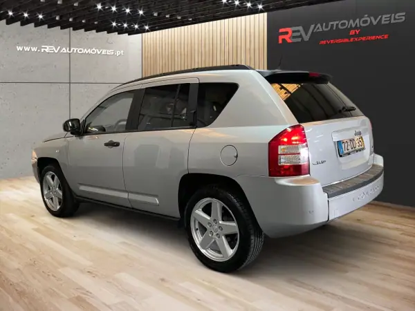 Jeep Compass 2007 - 9950 EUR, 137214 km - AUTO.MOTO.pt - 137214km - foto 4 de 20