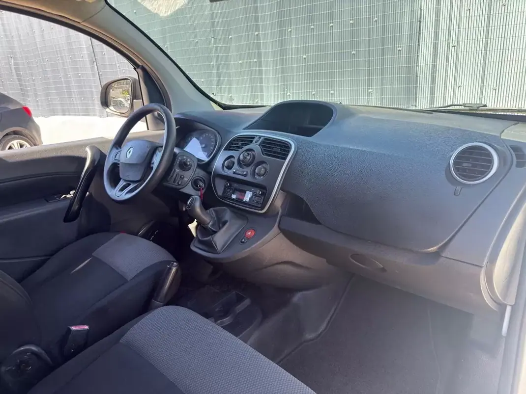 Renault KANGOO 1.5DCI 3L C/IVA 2019 - 9990 EUR, 175000 km - AUTO.MOTO.pt - 175000km - foto 9 de 17