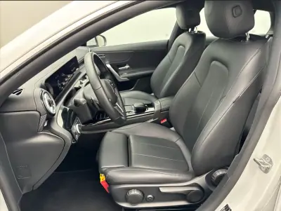 Mercedes-Benz CLA 250 2023 - 32000 EUR, 128000 km - AUTO.MOTO.pt - 128000km - foto 9 de 19