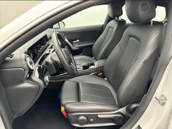Mercedes-Benz CLA 250 2023 - 32000 EUR, 128000 km - AUTO.MOTO.pt - 128000km - foto 9 de 19
