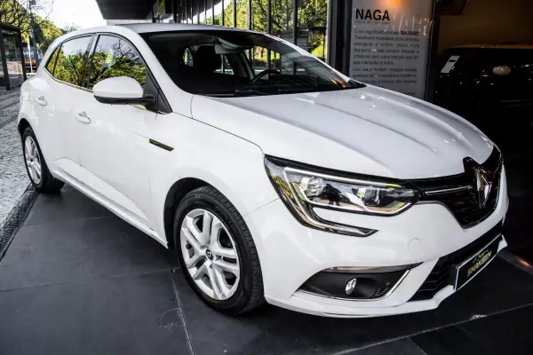 Renault Mégane 2019 - 9870 EUR, 301536 km - AUTO.MOTO.pt - 301536km - foto 6 de 38