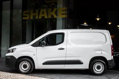 Peugeot Partner 2021 - 12990 EUR, 103902 km - AUTO.MOTO.pt - 103902km - foto 2 de 28