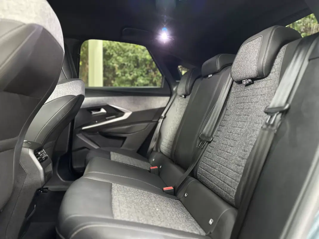 Peugeot 3008 2025 - 31500 EUR, 13000 km - AUTO.MOTO.pt - 13000km - foto 12 de 19