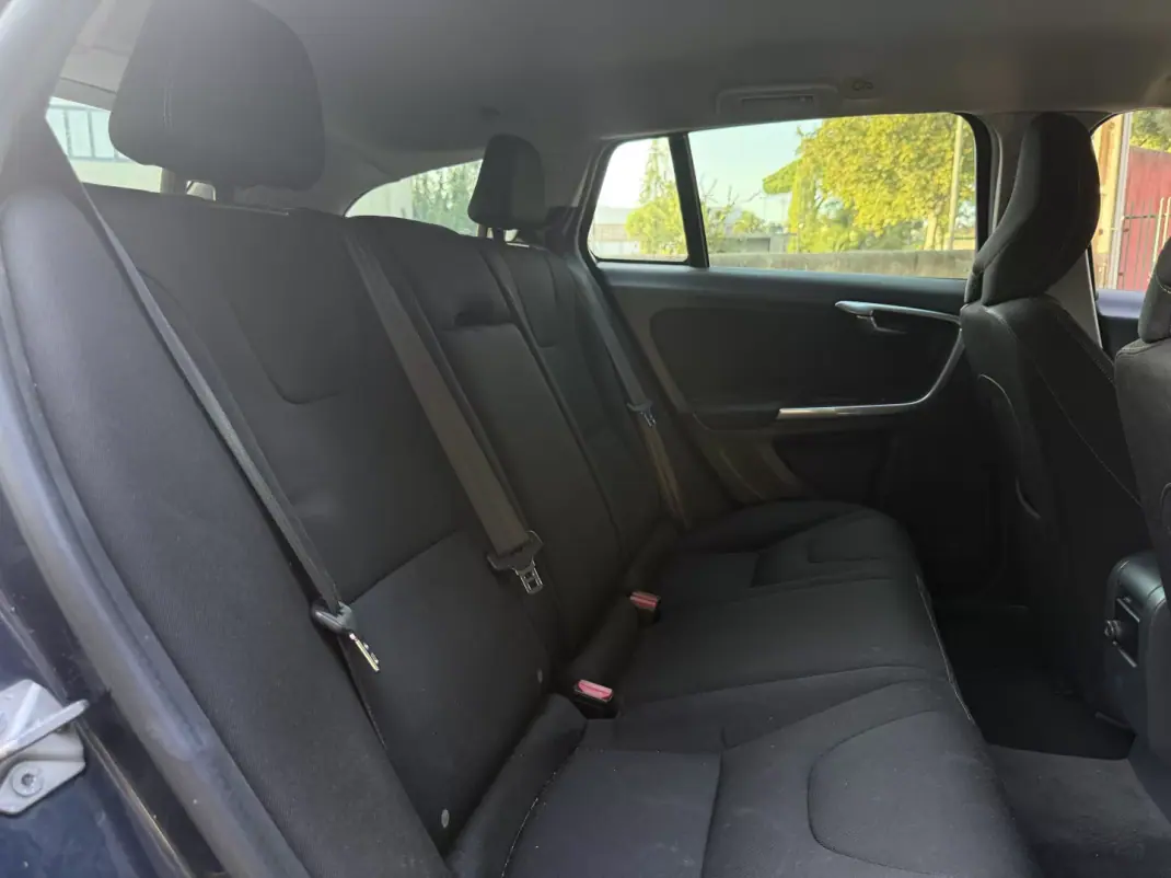 Volvo V60 2014 - 10000 EUR, 215710 km - 215710km - foto 7 de 11