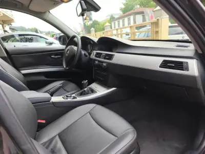 BMW 318 2010 - 8900 EUR, 360000 km - AUTO.MOTO.pt - 360000km - foto 18 de 27