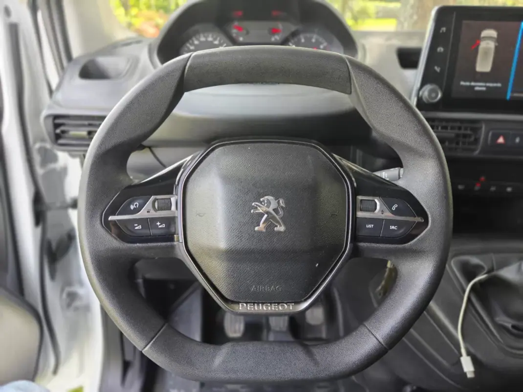 Peugeot PARTNER GIRAFON 2021 - 12900 EUR, 104300 km - AUTO.MOTO.pt - 104300km - foto 23 de 31